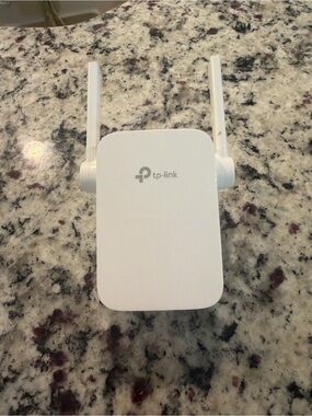 TP-Link White Dual-Antenna Wi‑Fi Range Extender